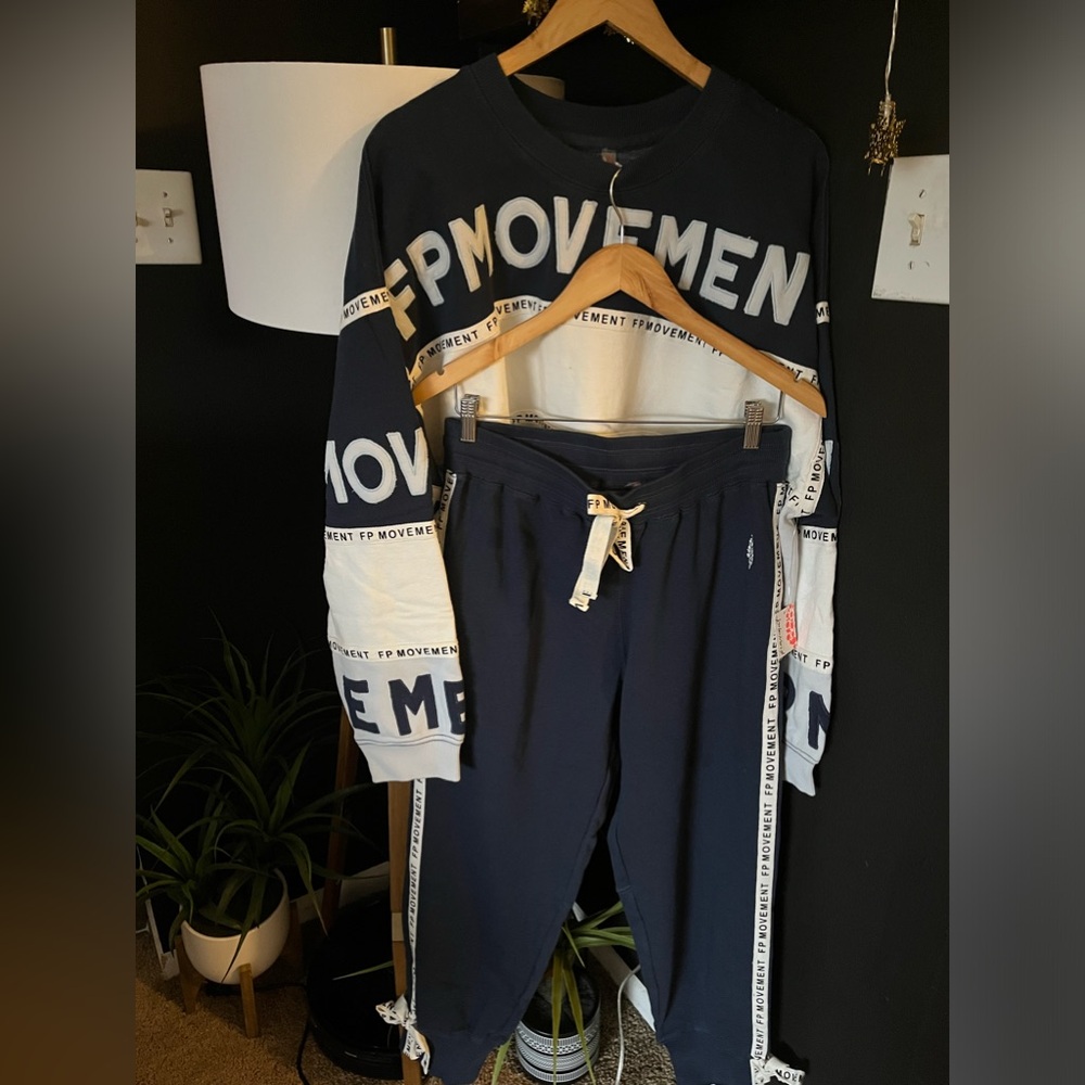 NWT FREE PEOPLE MOVEMENT All Star Logo Set | Midnight Navy Combo MSRP $198 - Picture 7 of 15